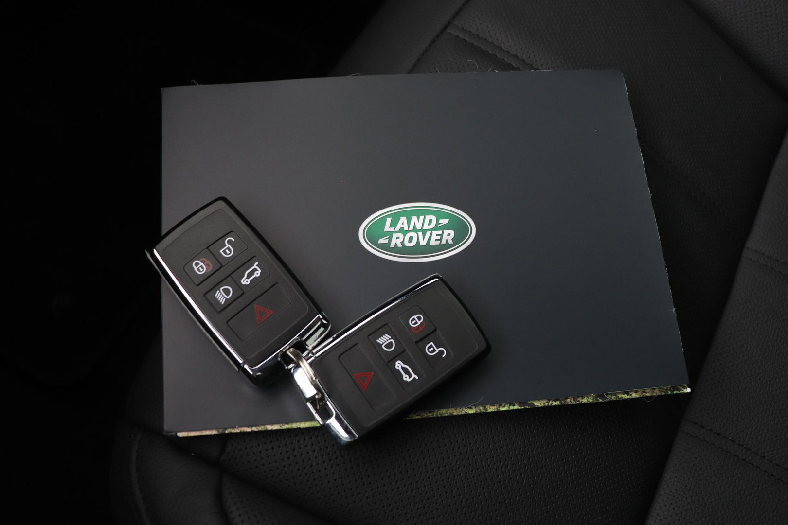 Land Rover Range Rover Evoque P270e PHEV Dynamic SE | Schuif/kanteldak | Black Pack | Cold Climate Pack | Meridian | 360 Camera | 20 Inch