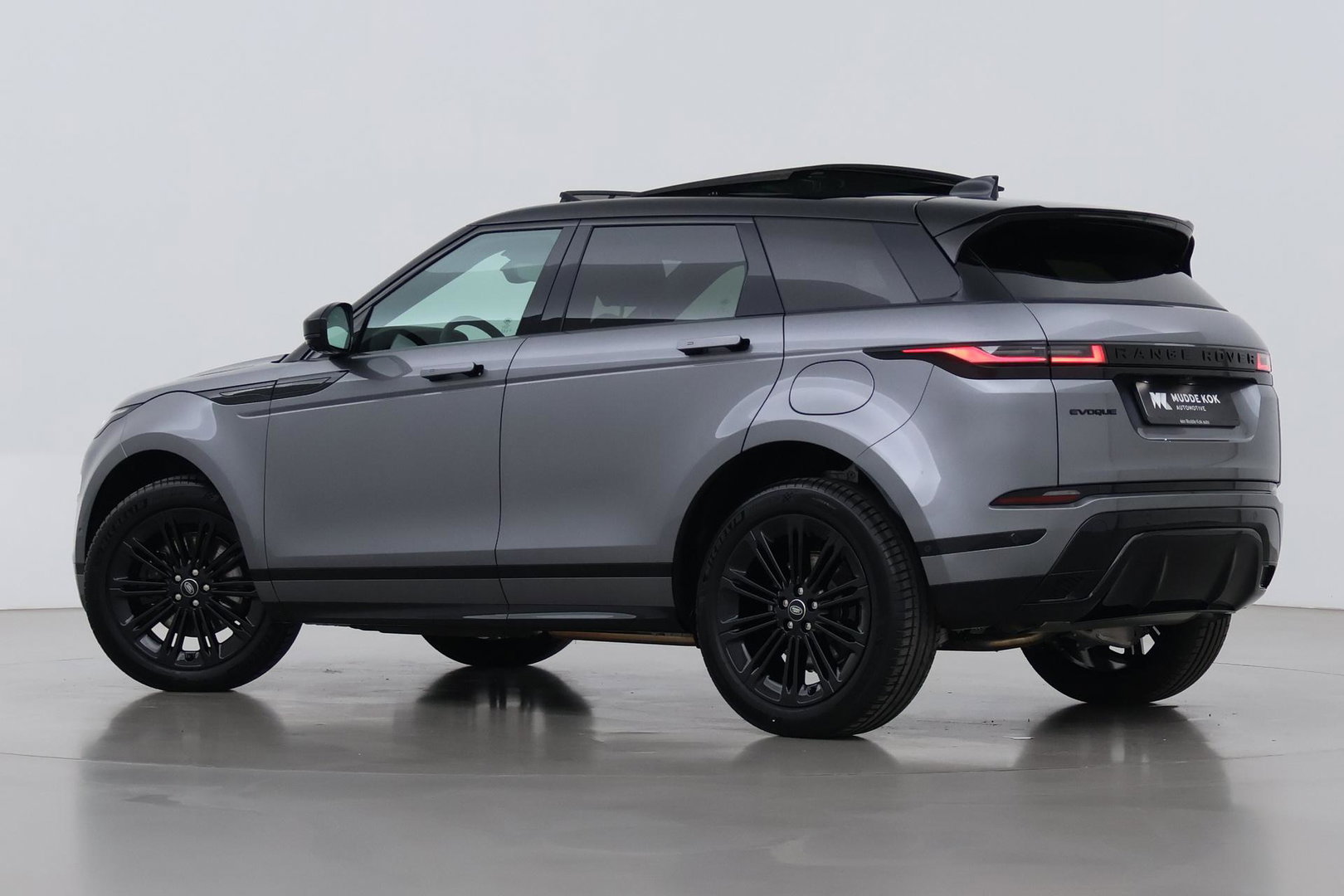 Land Rover Range Rover Evoque P270e PHEV Dynamic SE | Schuif/kanteldak | Black Pack | Cold Climate Pack | Meridian | 360 Camera | 20 Inch