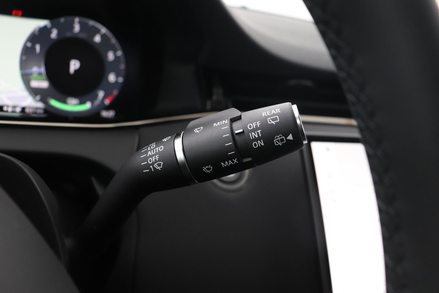 Land Rover Range Rover Evoque P270e PHEV Dynamic SE | Schuif/kanteldak | Black Pack | Cold Climate Pack | Meridian | 360 Camera | 20 Inch