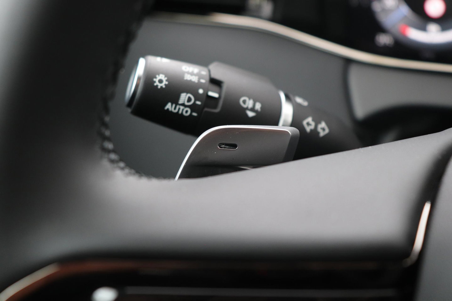 Land Rover Range Rover Evoque P270e PHEV Dynamic SE | Schuif/kanteldak | Black Pack | Cold Climate Pack | Meridian | 360 Camera | 20 Inch