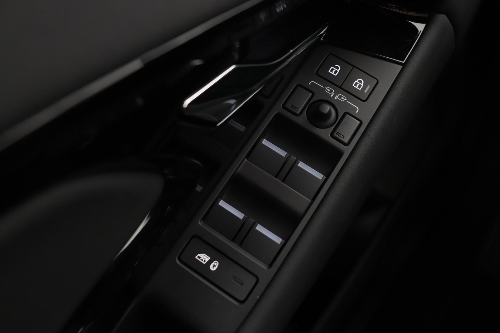 Land Rover Range Rover Evoque P270e PHEV Dynamic SE | Schuif/kanteldak | Black Pack | Cold Climate Pack | Meridian | 360 Camera | 20 Inch