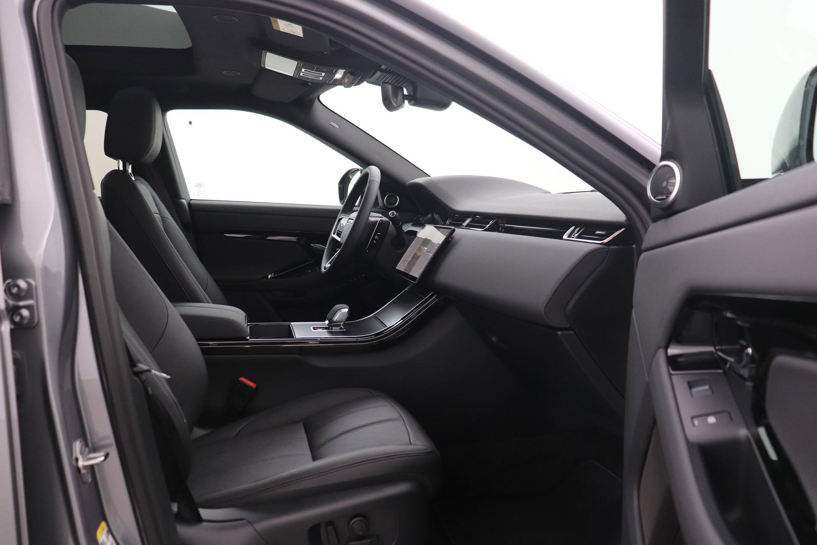 Land Rover Range Rover Evoque P270e PHEV Dynamic SE | Schuif/kanteldak | Black Pack | Cold Climate Pack | Meridian | 360 Camera | 20 Inch