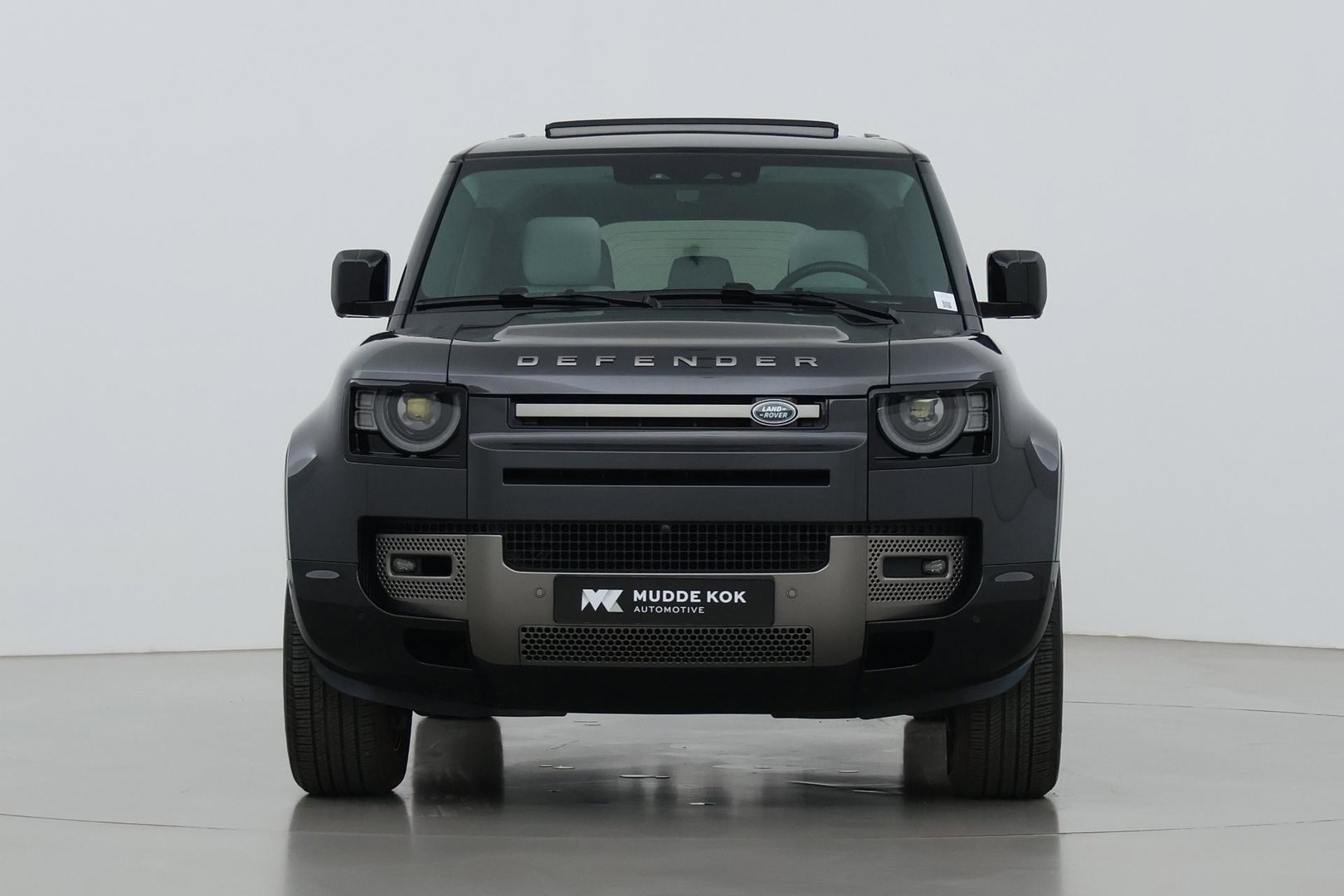 Land Rover Defender P300e 110 X-Dynamic SE | Panoramadak | ClearSight | Head-Up | Trekhaak | ACC | 360° Camera