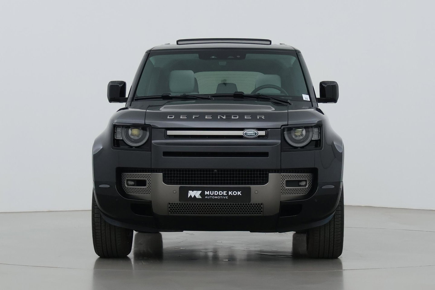 Land Rover Defender P300e 110 X-Dynamic SE | Panoramadak | ClearSight | Head-Up | Trekhaak | ACC | 360° Camera