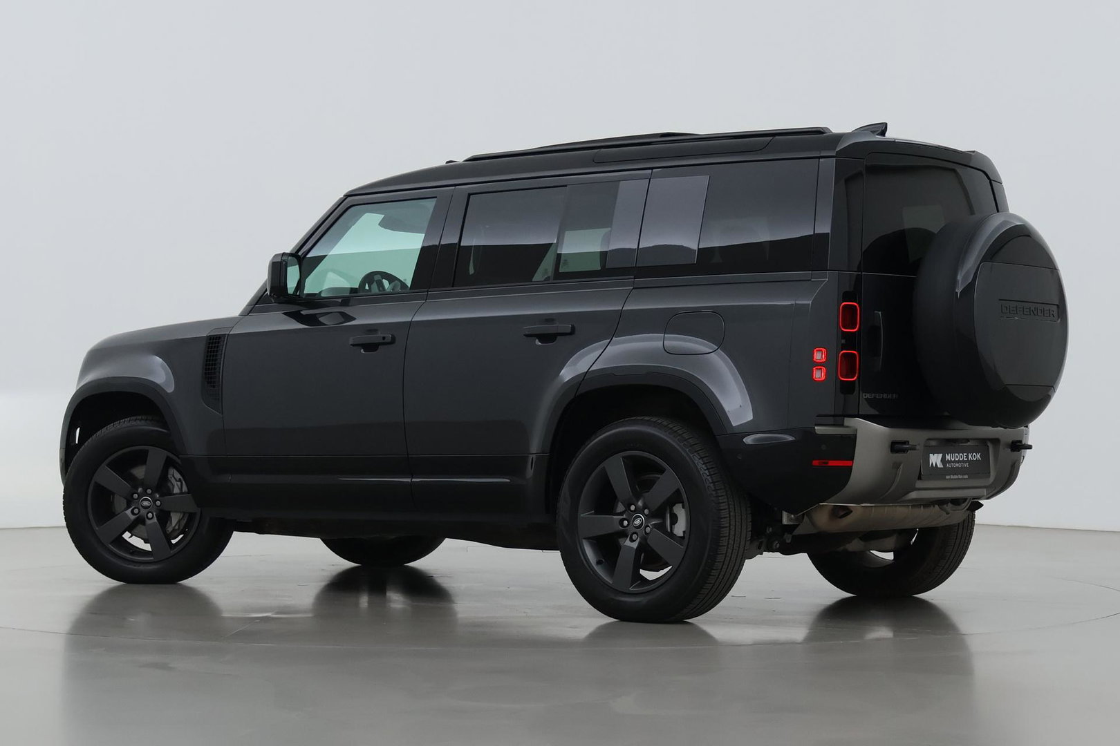 Land Rover Defender P300e 110 X-Dynamic SE | Panoramadak | ClearSight | Head-Up | Trekhaak | ACC | 360° Camera