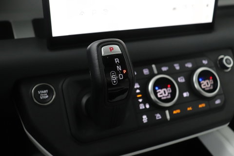 Land Rover Defender P300e 110 X-Dynamic SE | Panoramadak | ClearSight | Head-Up | Trekhaak | ACC | 360° Camera