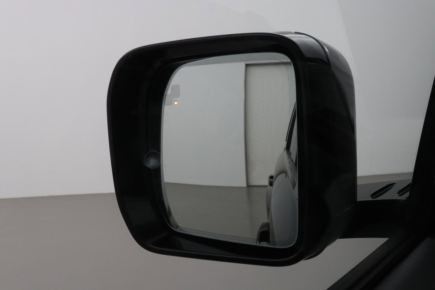 Land Rover Defender P300e 110 X-Dynamic SE | Panoramadak | ClearSight | Head-Up | Trekhaak | ACC | 360° Camera