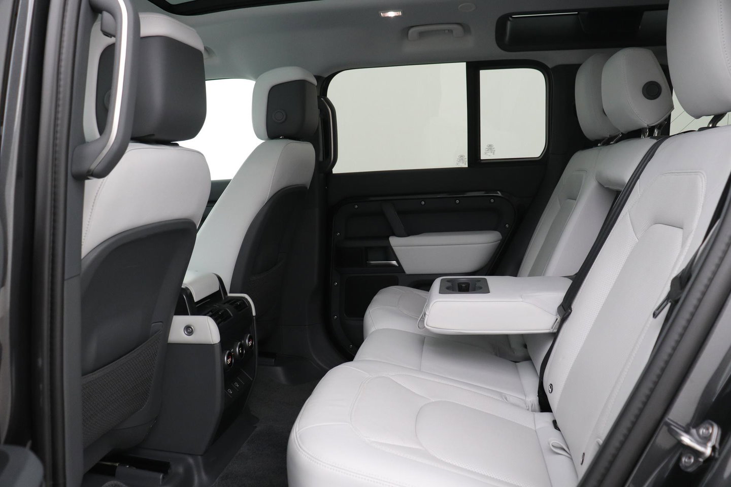 Land Rover Defender P300e 110 X-Dynamic SE | Panoramadak | ClearSight | Head-Up | Trekhaak | ACC | 360° Camera