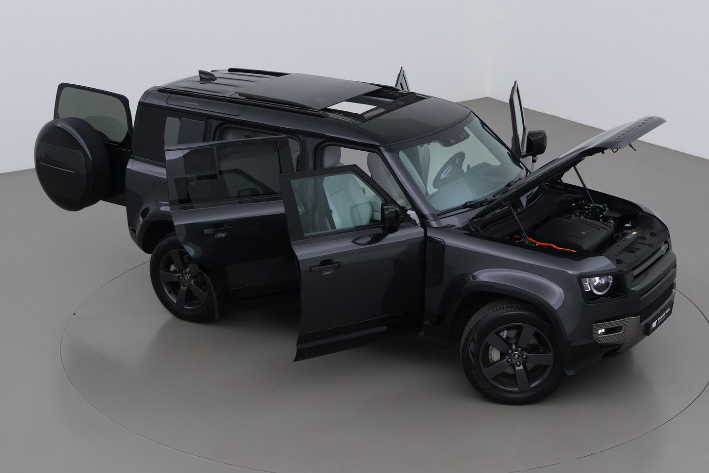 Land Rover Defender P300e 110 X-Dynamic SE | Panoramadak | ClearSight | Head-Up | Trekhaak | ACC | 360° Camera