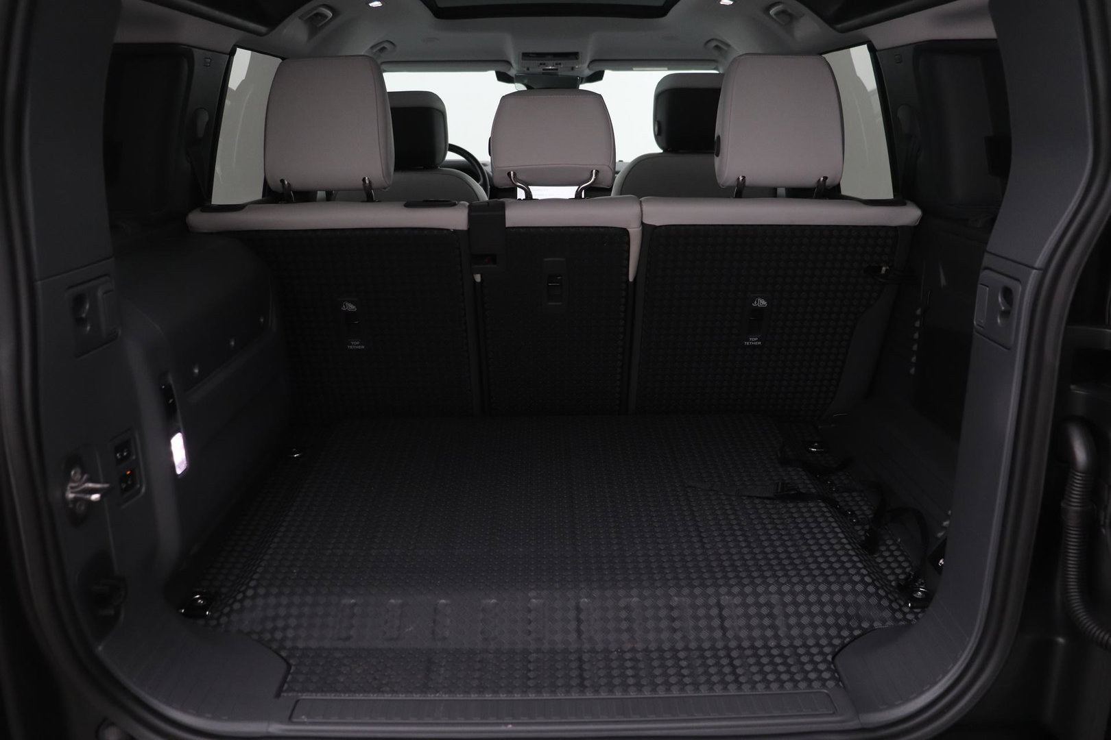 Land Rover Defender P300e 110 X-Dynamic SE | Panoramadak | ClearSight | Head-Up | Trekhaak | ACC | 360° Camera