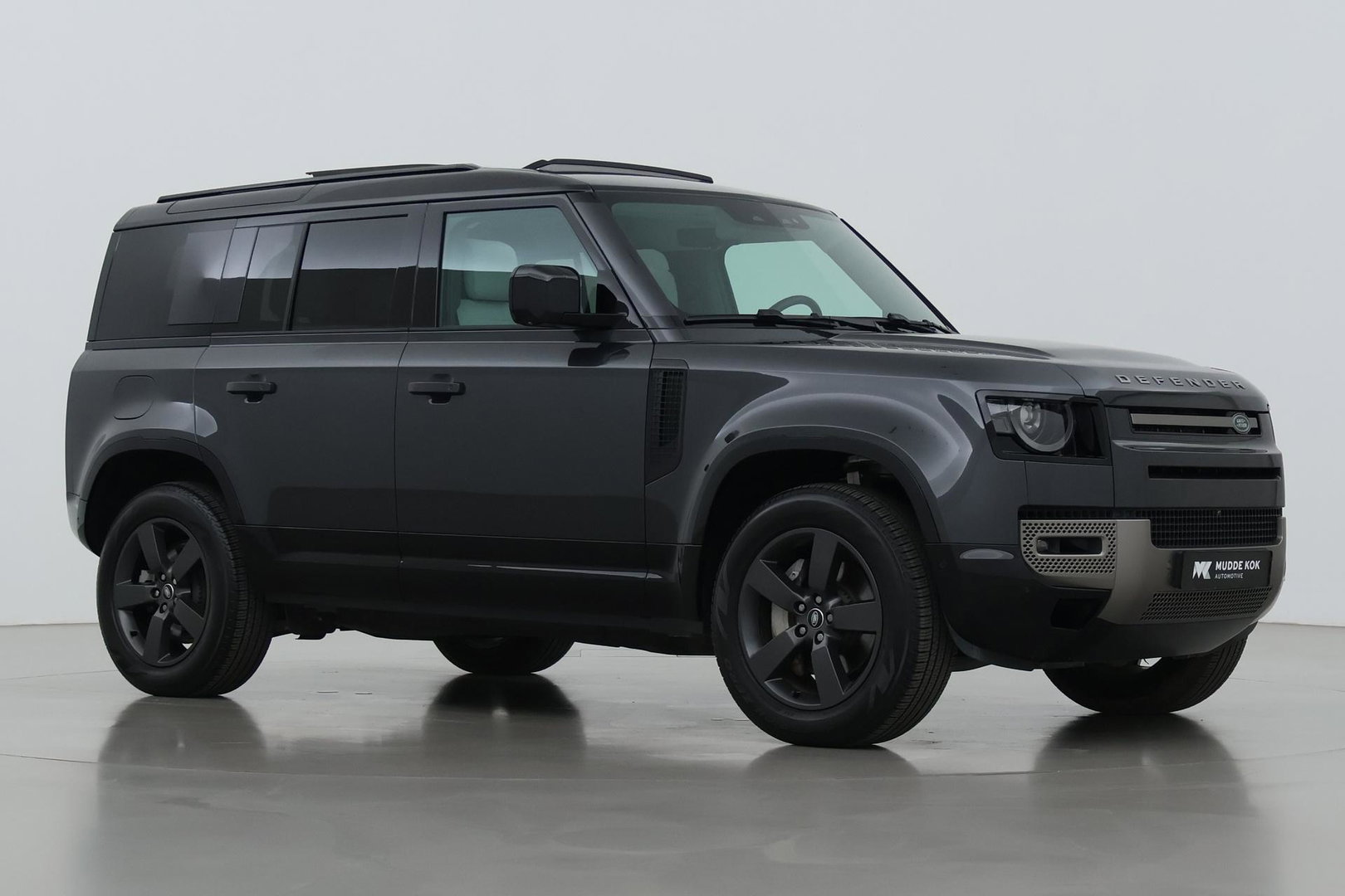 Land Rover Defender P300e 110 X-Dynamic SE | Panoramadak | ClearSight | Head-Up | Trekhaak | ACC | 360° Camera