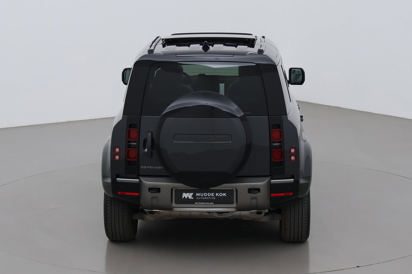 Land Rover Defender P300e 110 X-Dynamic SE | Panoramadak | ClearSight | Head-Up | Trekhaak | ACC | 360° Camera