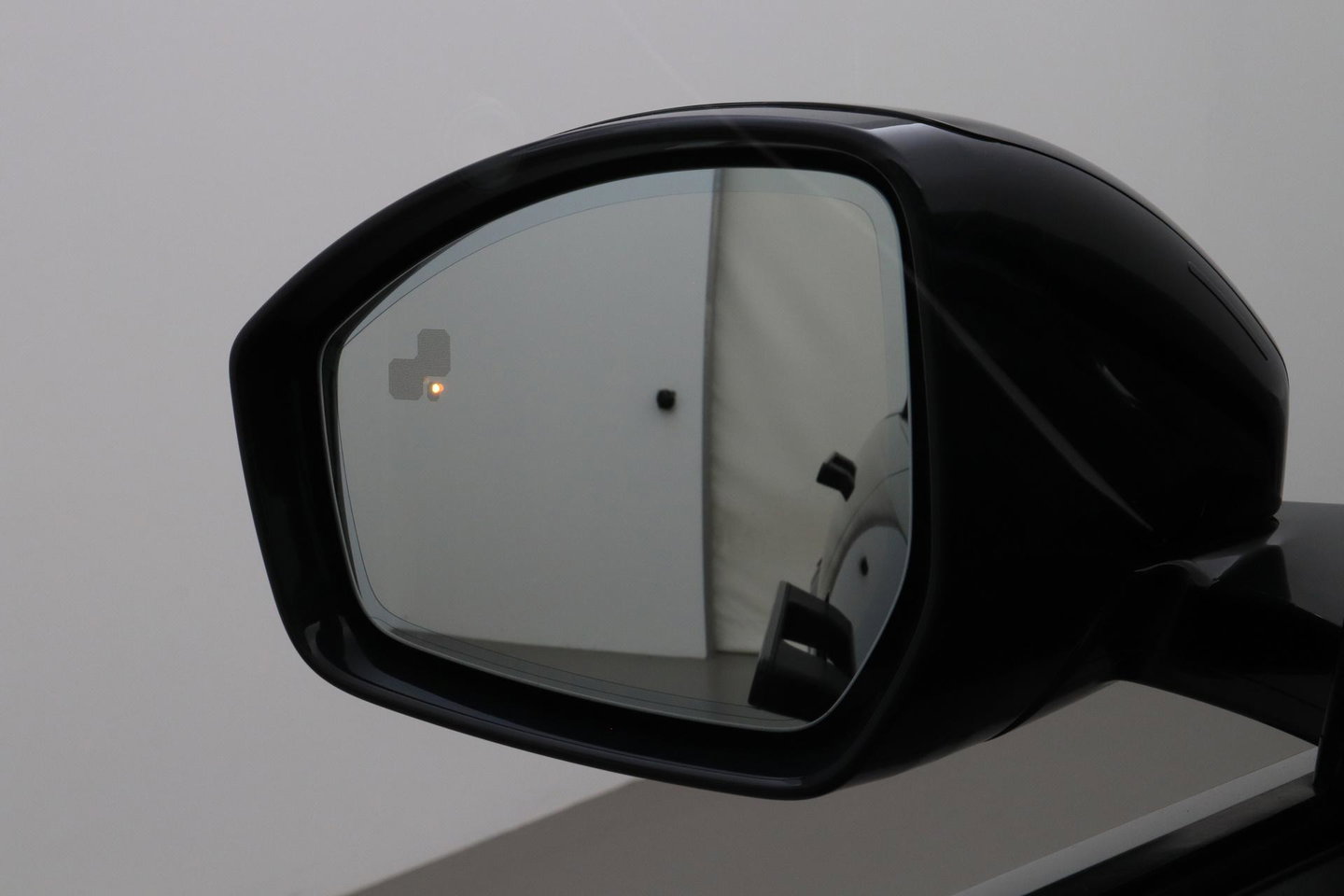 Land Rover Range Rover Evoque 1.5 P300e AWD R-Dynamic SE | ACC | Panoramadak | Dodehoekdetectie | Stoel+Stuurverwarming | 20 Inch