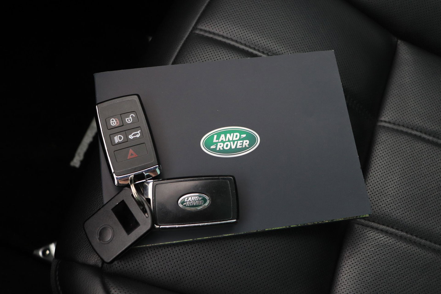 Land Rover Range Rover Evoque 1.5 P300e AWD R-Dynamic SE | ACC | Panoramadak | Dodehoekdetectie | Stoel+Stuurverwarming | 20 Inch