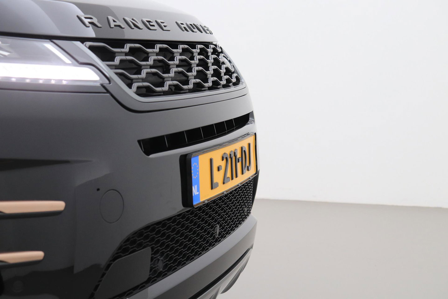 Land Rover Range Rover Evoque 1.5 P300e AWD R-Dynamic SE | ACC | Panoramadak | Dodehoekdetectie | Stoel+Stuurverwarming | 20 Inch
