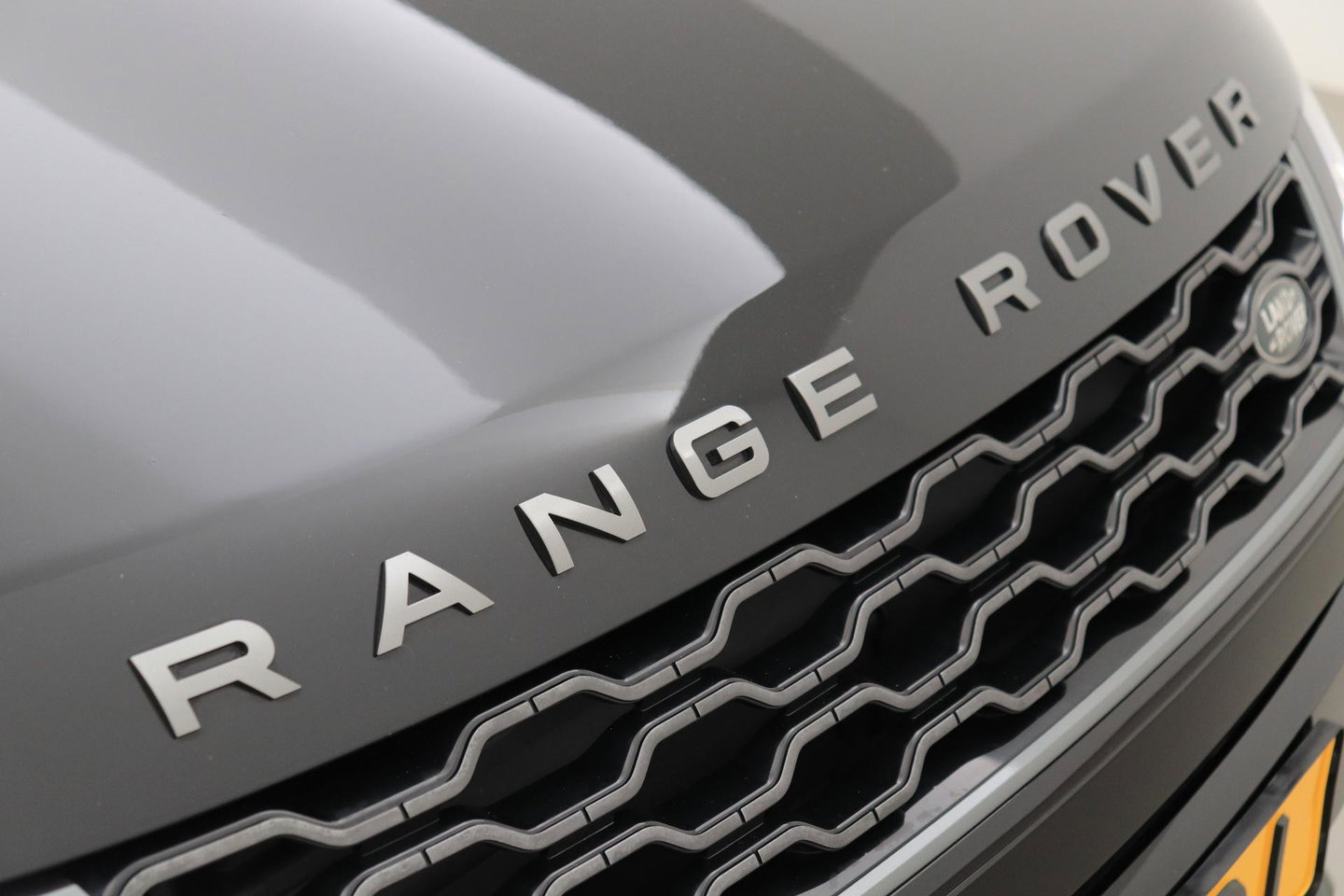 Land Rover Range Rover Evoque 1.5 P300e AWD R-Dynamic SE | ACC | Panoramadak | Dodehoekdetectie | Stoel+Stuurverwarming | 20 Inch