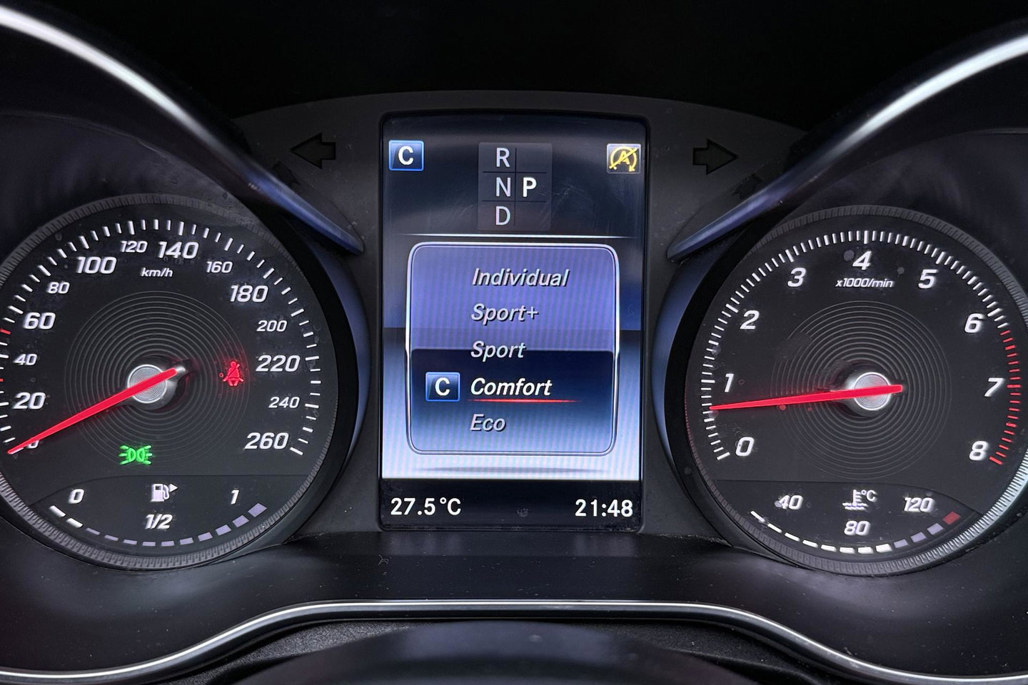 Mercedes-Benz C-Klasse Cabrio 200 Edition 1 | AMG-Line | Nekverwarming | Dodehoekassistent | Parkeerassistent | Stoelverwarming | LED | 18 Inch AMG