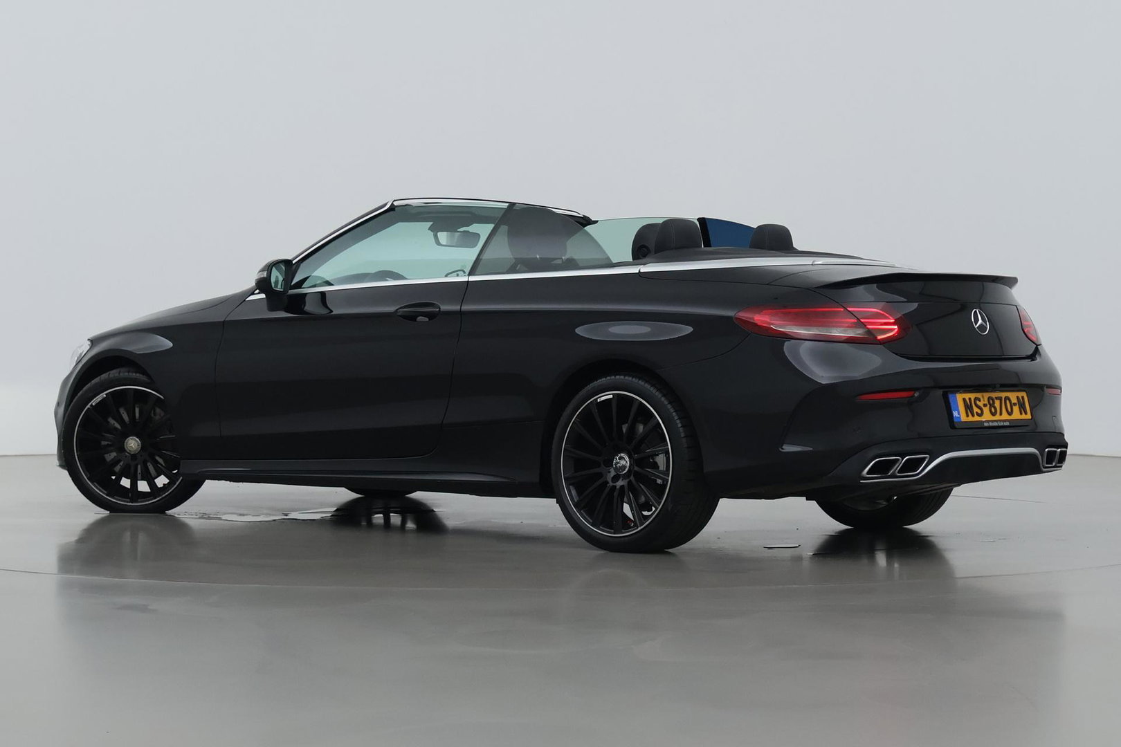 Mercedes-Benz C-Klasse Cabrio 200 Edition 1 | AMG-Line | Nekverwarming | Dodehoekassistent | Parkeerassistent | Stoelverwarming | LED | 18 Inch AMG