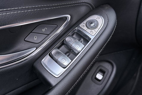 Mercedes-Benz C-Klasse Cabrio 200 Edition 1 | AMG-Line | Nekverwarming | Dodehoekassistent | Parkeerassistent | Stoelverwarming | LED | 18 Inch AMG