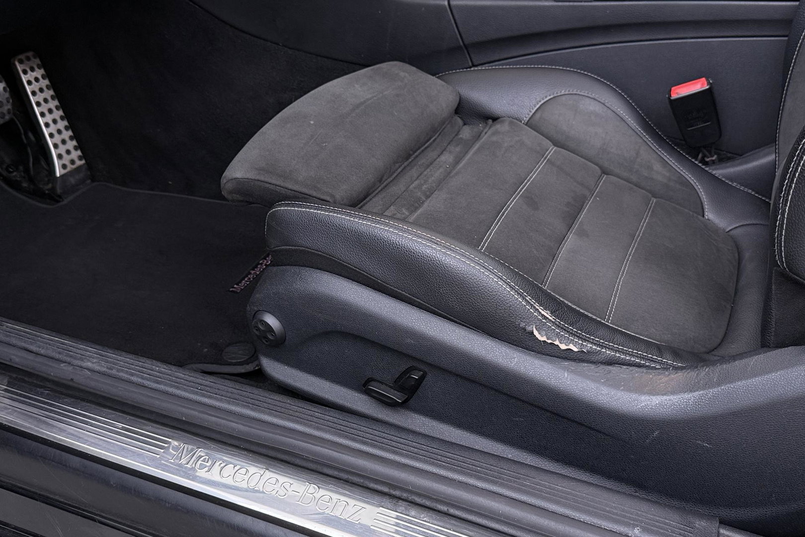 Mercedes-Benz C-Klasse Cabrio 200 Edition 1 | AMG-Line | Nekverwarming | Dodehoekassistent | Parkeerassistent | Stoelverwarming | LED | 18 Inch AMG