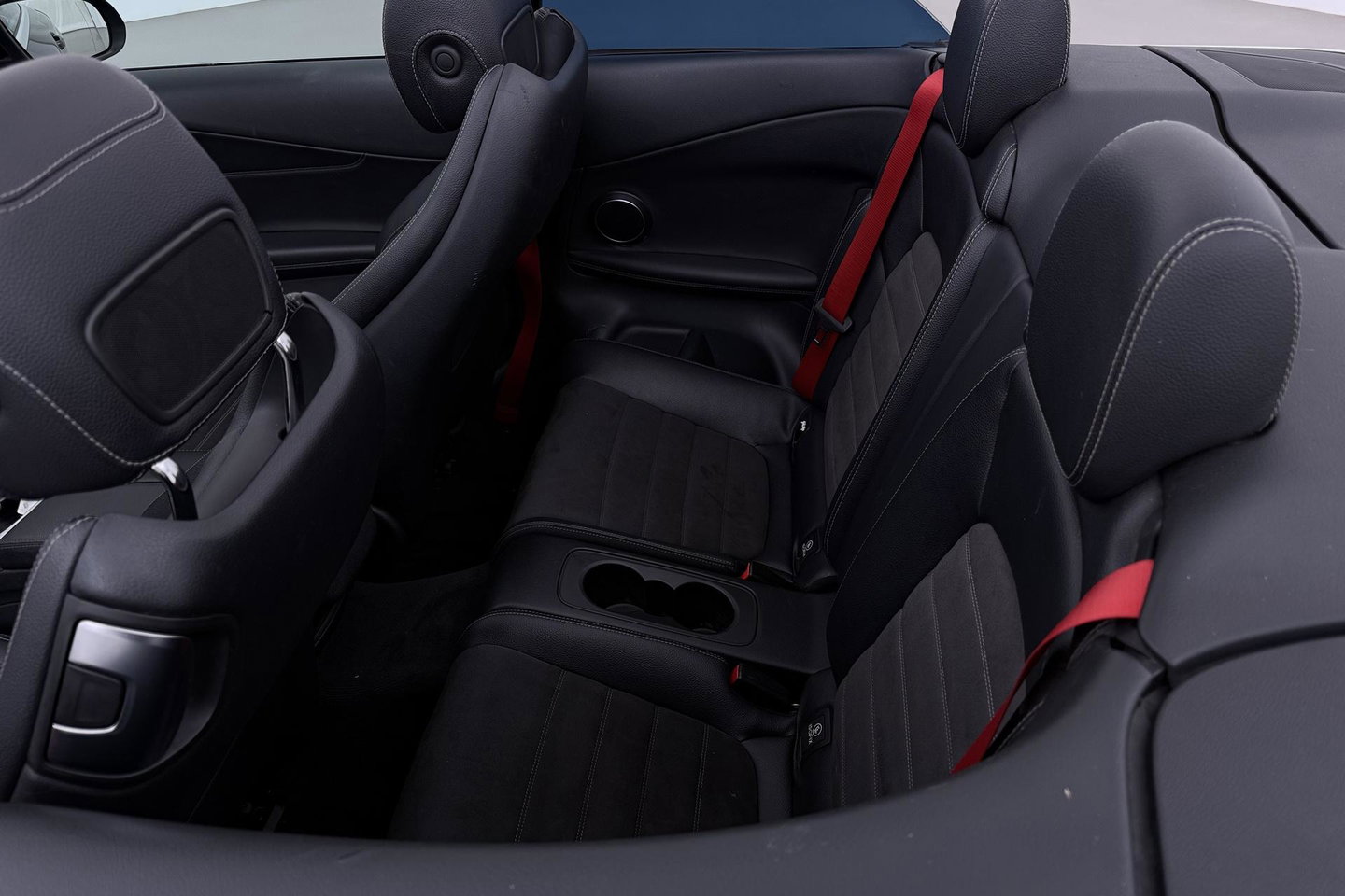 Mercedes-Benz C-Klasse Cabrio 200 Edition 1 | AMG-Line | Nekverwarming | Dodehoekassistent | Parkeerassistent | Stoelverwarming | LED | 18 Inch AMG