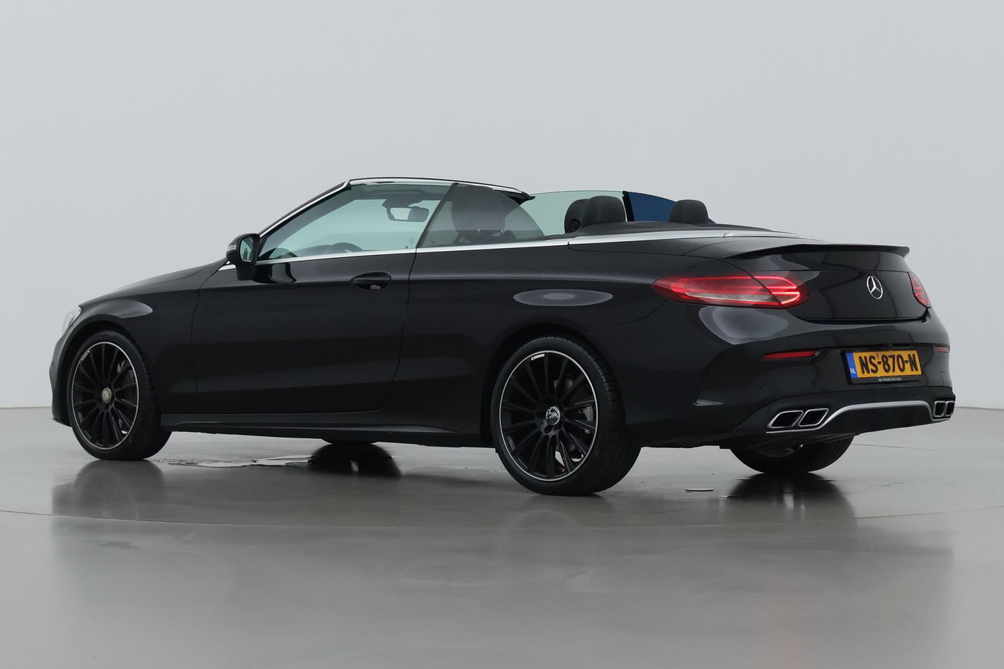Mercedes-Benz C-Klasse Cabrio 200 Edition 1 | AMG-Line | Nekverwarming | Dodehoekassistent | Parkeerassistent | Stoelverwarming | LED | 18 Inch AMG