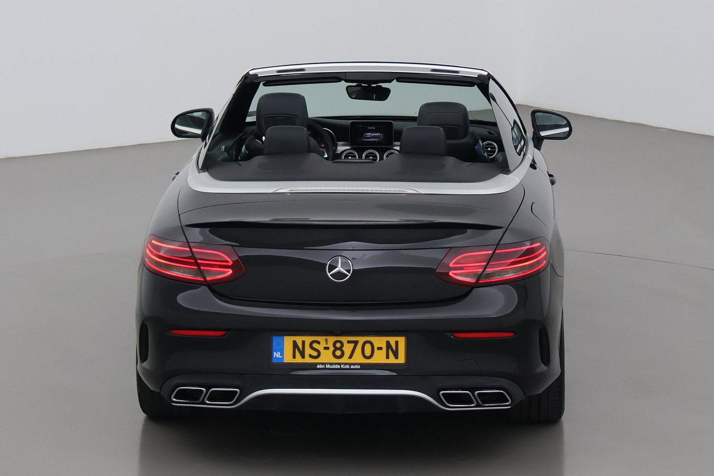 Mercedes-Benz C-Klasse Cabrio 200 Edition 1 | AMG-Line | Nekverwarming | Dodehoekassistent | Parkeerassistent | Stoelverwarming | LED | 18 Inch AMG