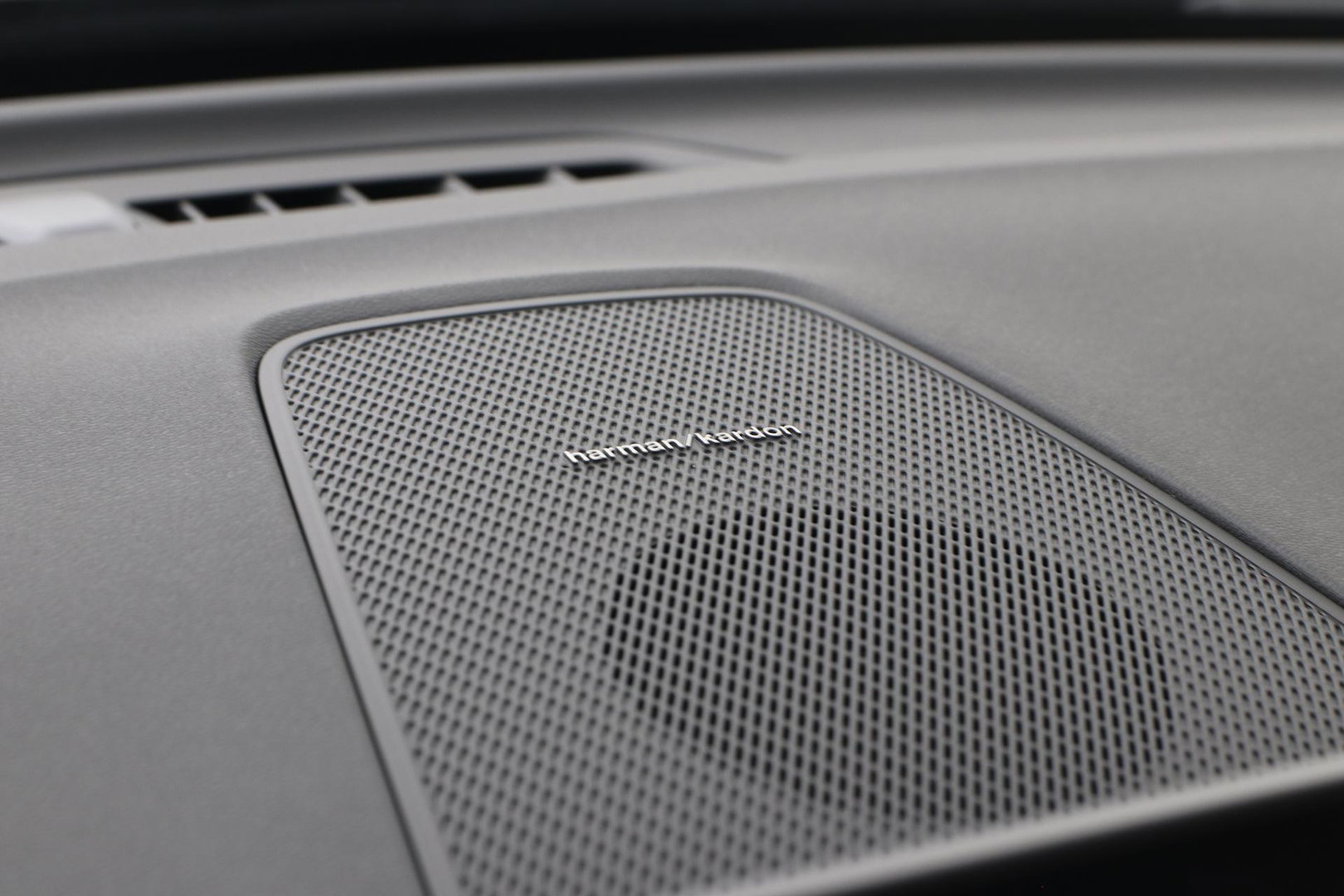 Volvo XC60 T6 Plug-in hybrid Plus Dark | Panoramadak | 360° Camera | ACC | harman/kardon | BLIS