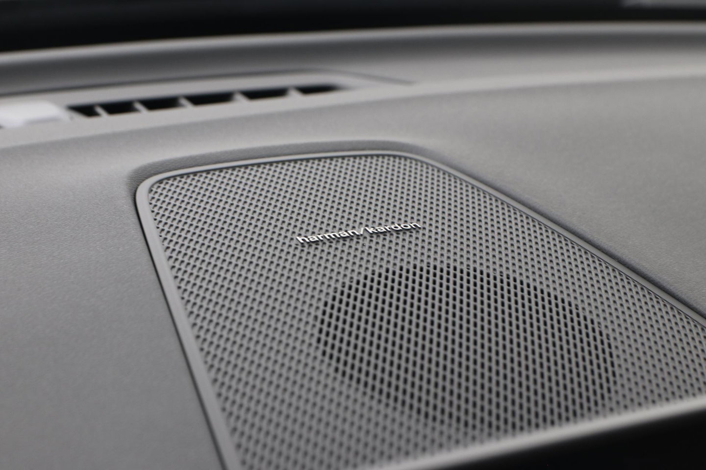 Volvo XC60 T6 Plug-in hybrid Plus Dark | Panoramadak | 360° Camera | ACC | harman/kardon | BLIS