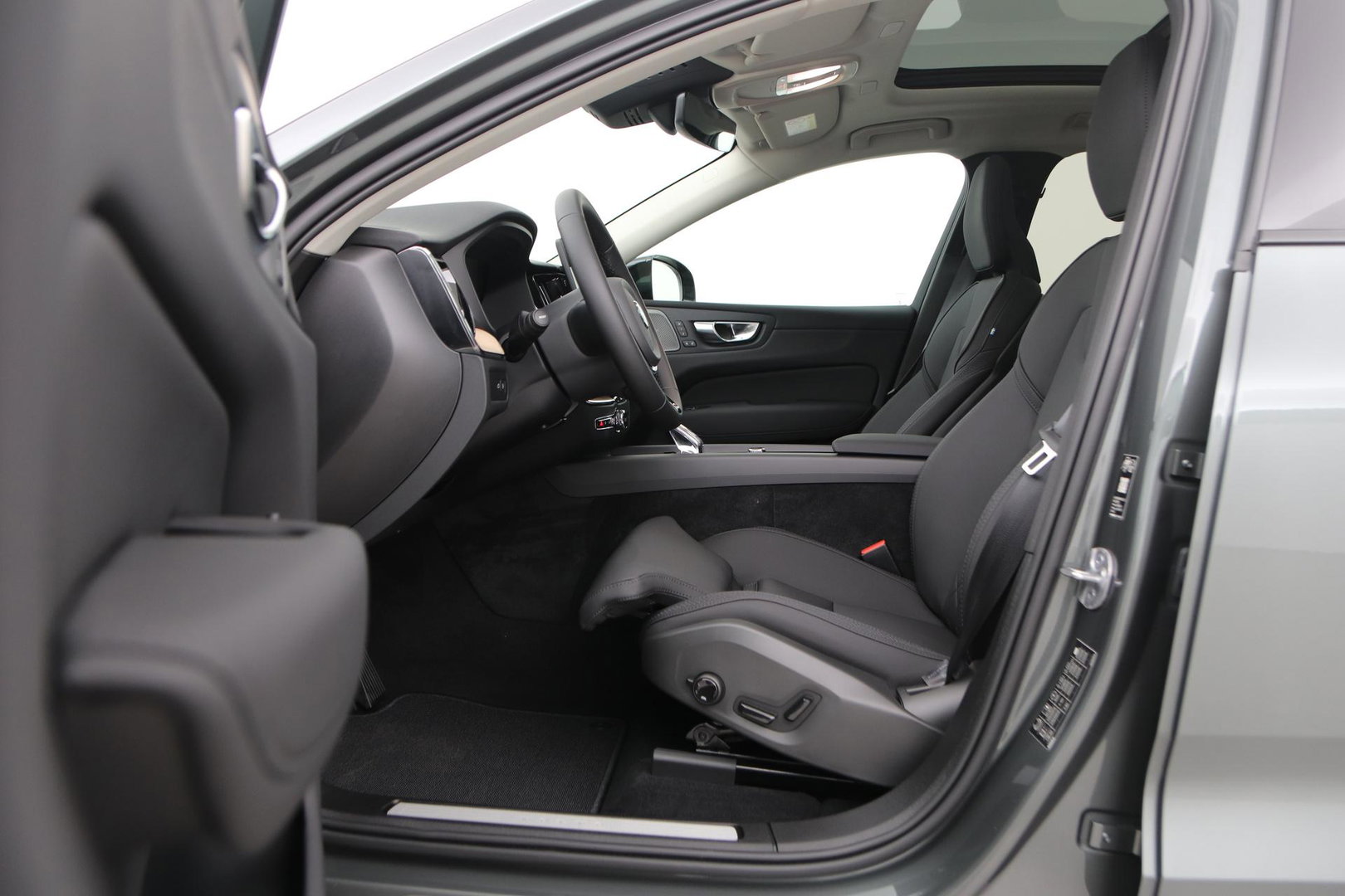 Volvo XC60 T6 Plug-in hybrid Plus Dark | Panoramadak | 360° Camera | ACC | harman/kardon | BLIS