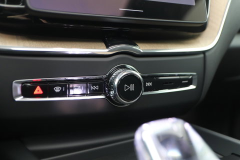 Volvo XC60 T6 Plug-in hybrid Plus Dark | Panoramadak | 360° Camera | ACC | harman/kardon | BLIS