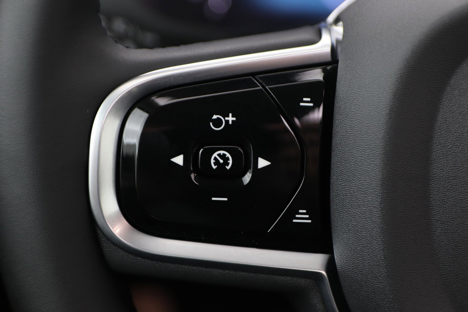 Volvo XC60 T6 Plug-in hybrid Plus Dark | Panoramadak | 360° Camera | ACC | harman/kardon | BLIS