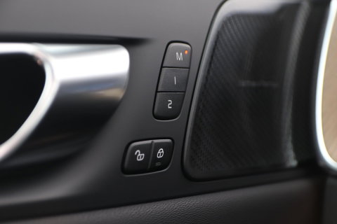 Volvo XC60 T6 Plug-in hybrid Plus Dark | Panoramadak | 360° Camera | ACC | harman/kardon | BLIS