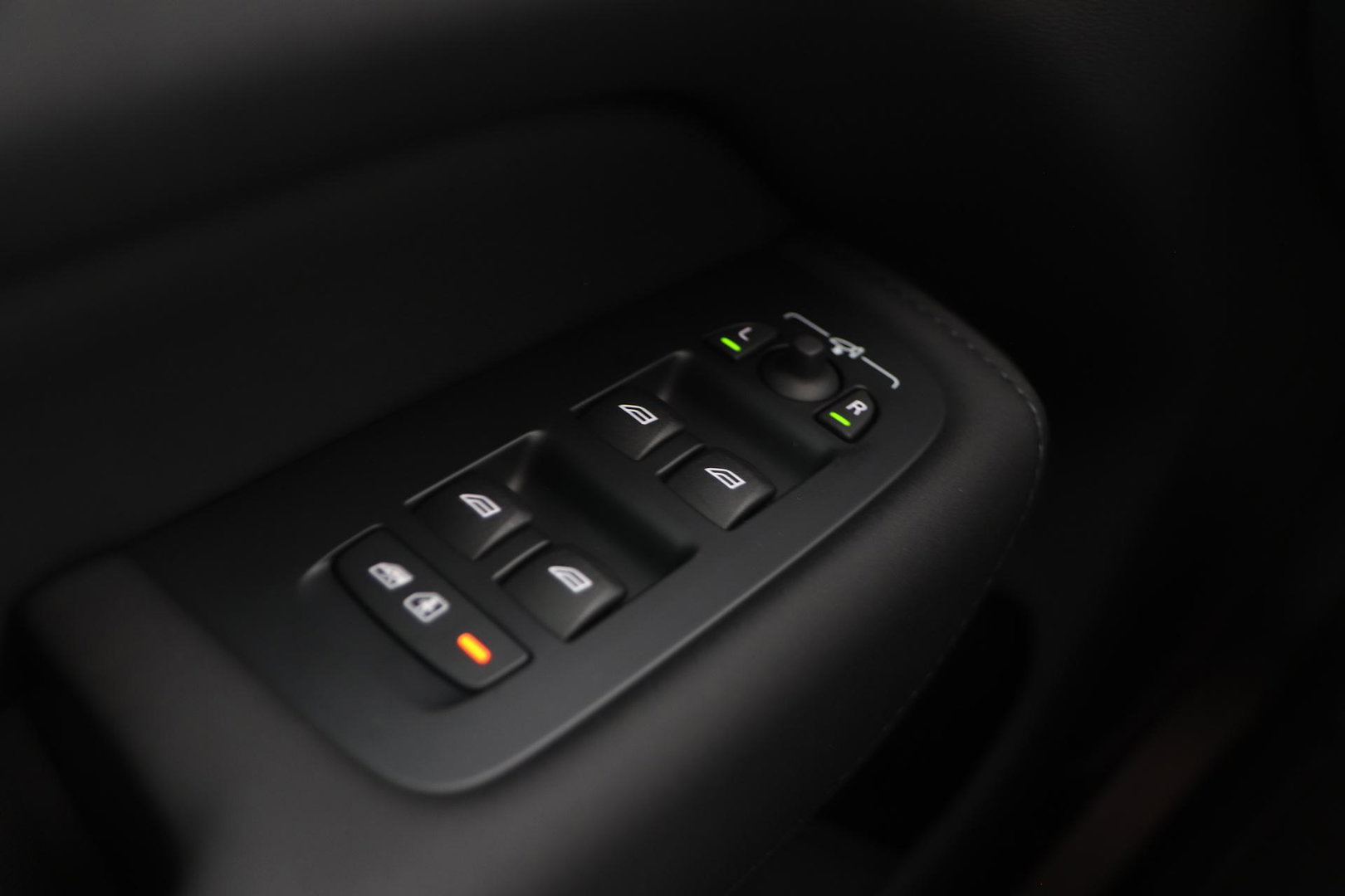 Volvo XC60 T6 Plug-in hybrid Plus Dark | Panoramadak | 360° Camera | ACC | harman/kardon | BLIS