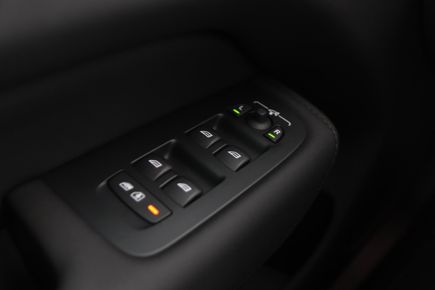 Volvo XC60 T6 Plug-in hybrid Plus Dark | Panoramadak | 360° Camera | ACC | harman/kardon | BLIS
