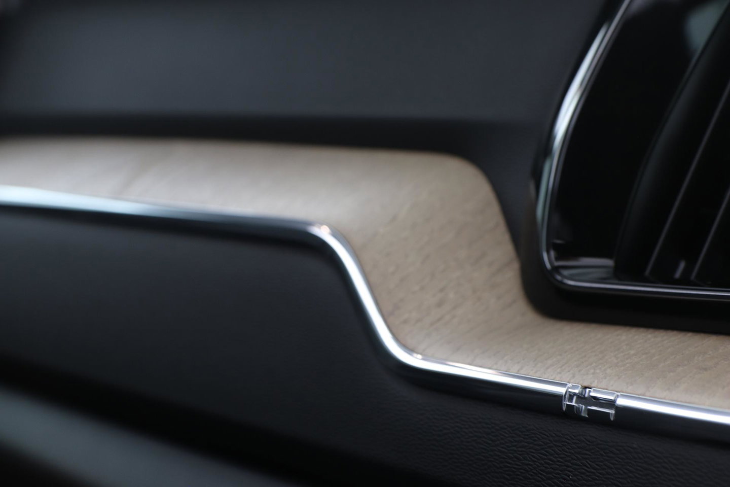 Volvo XC60 T6 Plug-in hybrid Plus Dark | Panoramadak | 360° Camera | ACC | harman/kardon | BLIS