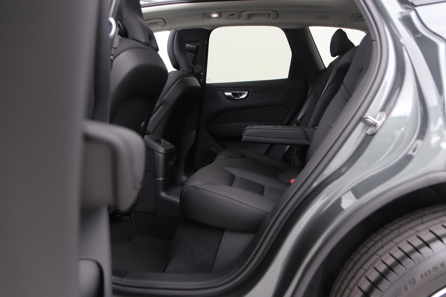 Volvo XC60 T6 Plug-in hybrid Plus Dark | Panoramadak | 360° Camera | ACC | harman/kardon | BLIS
