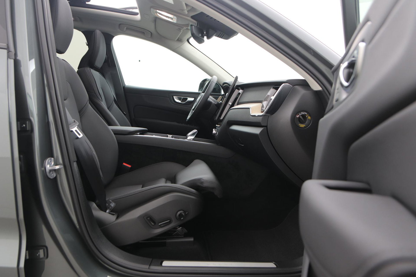 Volvo XC60 T6 Plug-in hybrid Plus Dark | Panoramadak | 360° Camera | ACC | harman/kardon | BLIS