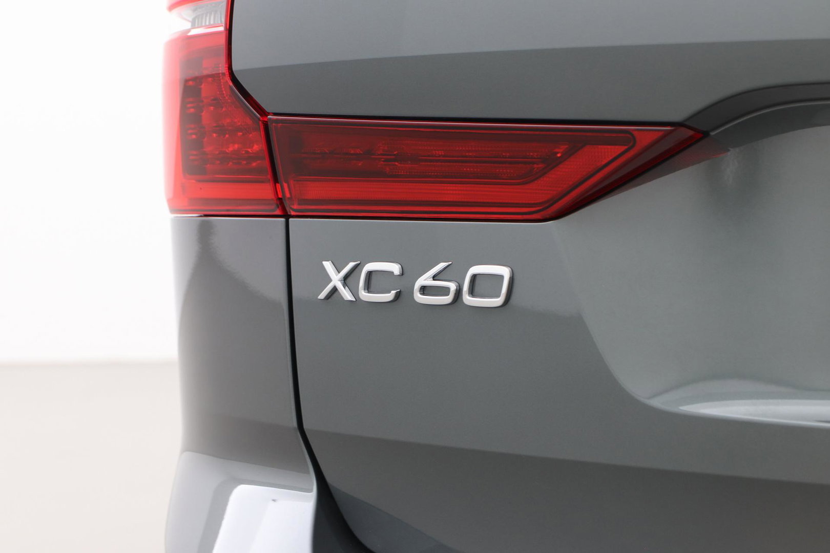 Volvo XC60 T6 Plug-in hybrid Plus Dark | Panoramadak | 360° Camera | ACC | harman/kardon | BLIS