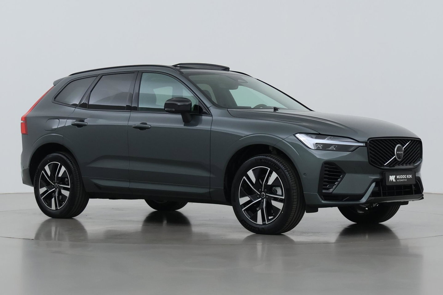 Volvo XC60 T6 Plug-in hybrid Plus Dark | Panoramadak | 360° Camera | ACC | harman/kardon | BLIS