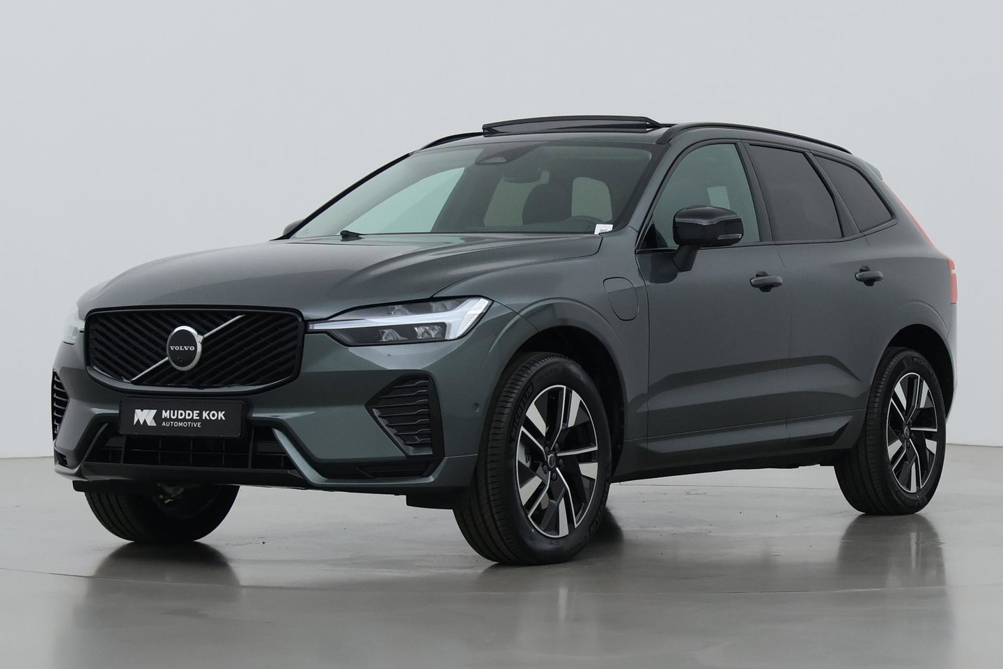 Volvo XC60 T6 Plug-in hybrid Plus Dark | Panoramadak | 360° Camera | ACC | harman/kardon | BLIS