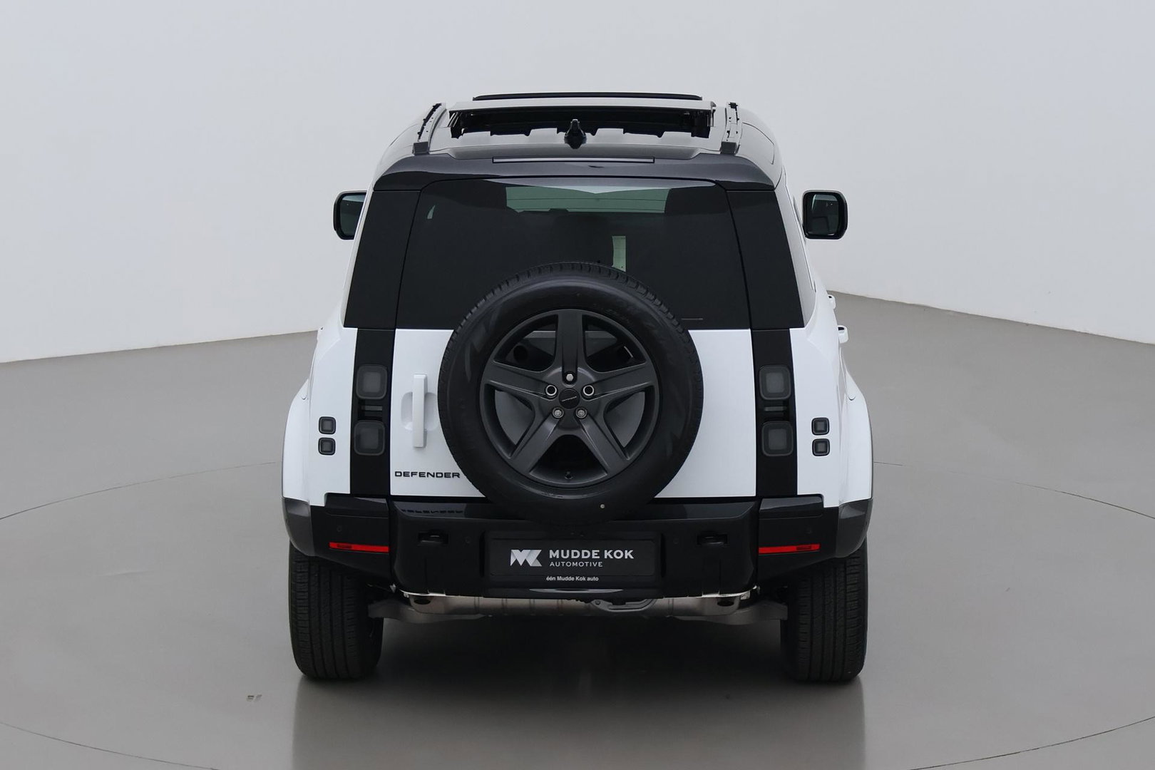 Land Rover Defender 2.0 P300e 110 X-Dynamic SE | FACELIFT | ACC | Panoramadak | ClearSight | Stoel+Stuurverwarming | Trekhaak