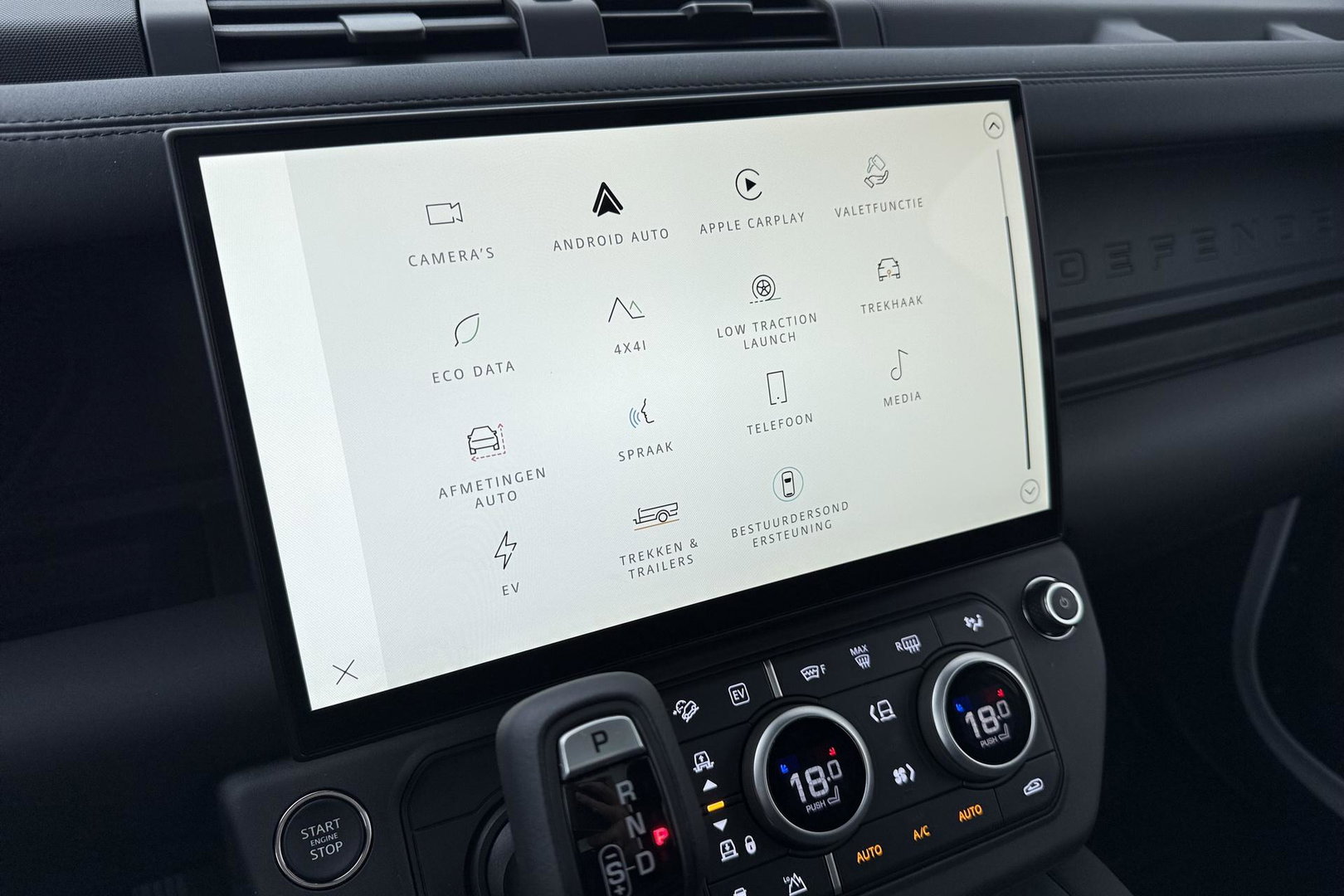 Land Rover Defender 2.0 P300e 110 X-Dynamic SE | FACELIFT | ACC | Panoramadak | ClearSight | Stoel+Stuurverwarming | Trekhaak