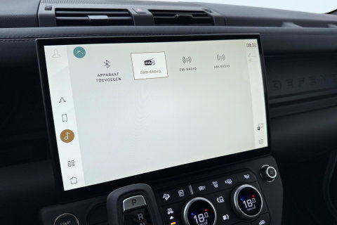 Land Rover Defender 2.0 P300e 110 X-Dynamic SE | FACELIFT | ACC | Panoramadak | ClearSight | Stoel+Stuurverwarming | Trekhaak