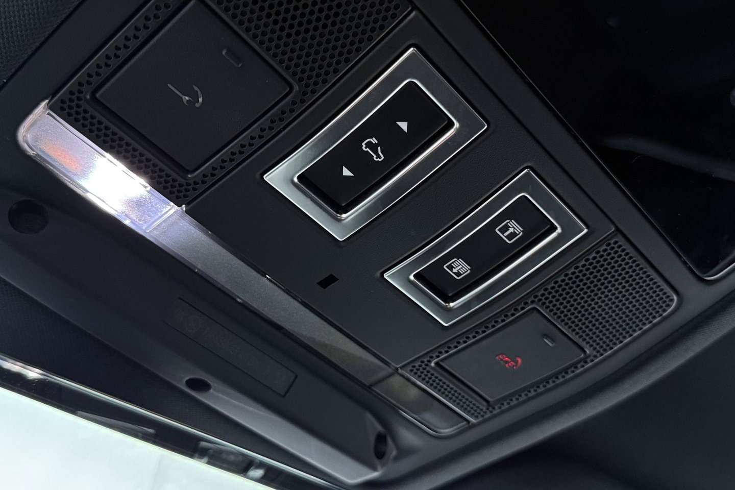 Land Rover Defender 2.0 P300e 110 X-Dynamic SE | FACELIFT | ACC | Panoramadak | ClearSight | Stoel+Stuurverwarming | Trekhaak