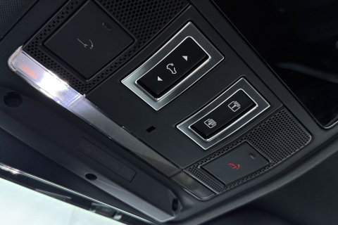 Land Rover Defender 2.0 P300e 110 X-Dynamic SE | FACELIFT | ACC | Panoramadak | ClearSight | Stoel+Stuurverwarming | Trekhaak