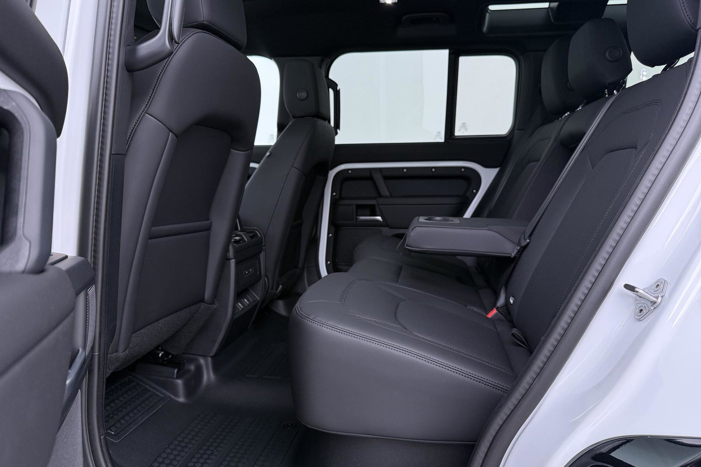 Land Rover Defender 2.0 P300e 110 X-Dynamic SE | FACELIFT | ACC | Panoramadak | ClearSight | Stoel+Stuurverwarming | Trekhaak