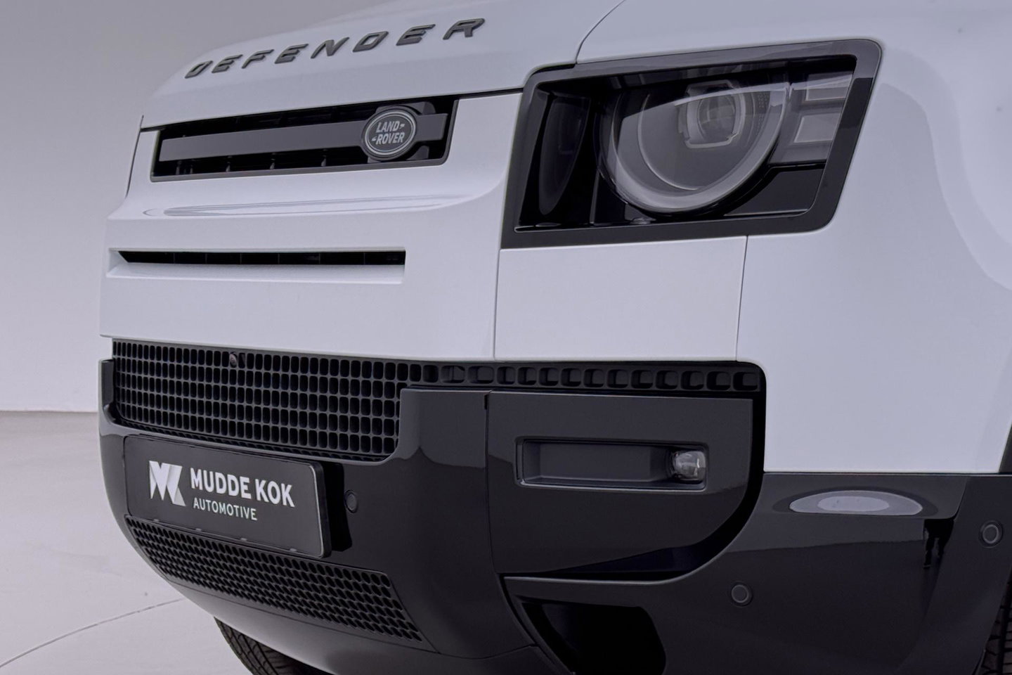 Land Rover Defender 2.0 P300e 110 X-Dynamic SE | FACELIFT | ACC | Panoramadak | ClearSight | Stoel+Stuurverwarming | Trekhaak