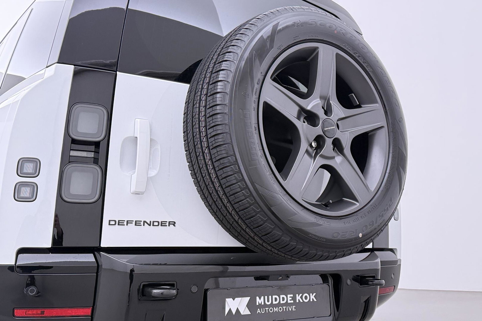 Land Rover Defender 2.0 P300e 110 X-Dynamic SE | FACELIFT | ACC | Panoramadak | ClearSight | Stoel+Stuurverwarming | Trekhaak