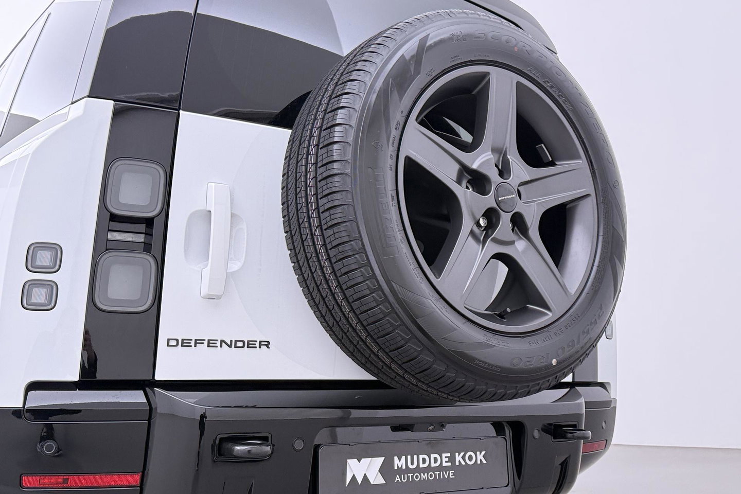Land Rover Defender 2.0 P300e 110 X-Dynamic SE | FACELIFT | ACC | Panoramadak | ClearSight | Stoel+Stuurverwarming | Trekhaak